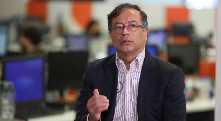Arremetidas de la derecha buscan destitución de Gustavo Petro
