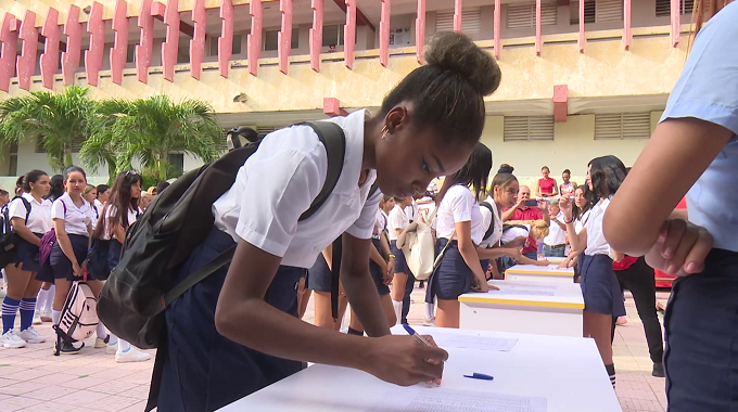 Ingresan jóvenes tuneros a la Federación de Estudiantes de la Enseñanza Media