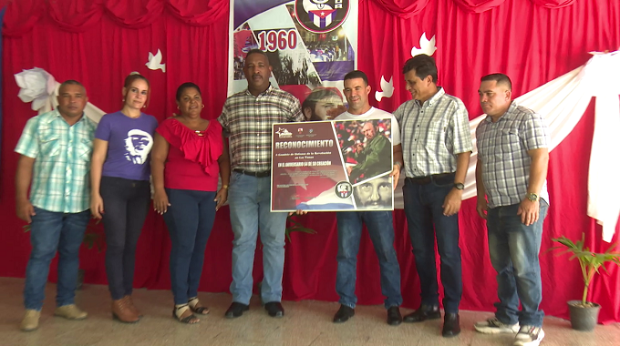 Celebran en Las Tunas aniversario 64 de los Comités de Defensa de la Revolución