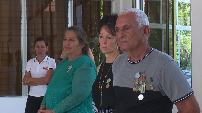 Condecoraron en Las Tunas a miembros destacados de los CDR