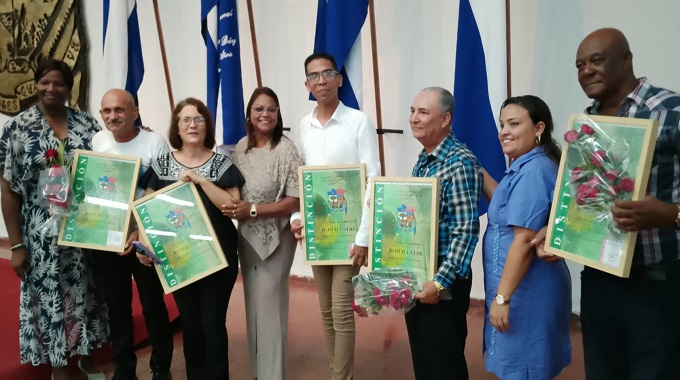 Entregan condición de Hijo Ilustre a destacadas personalidades de Las Tunas
