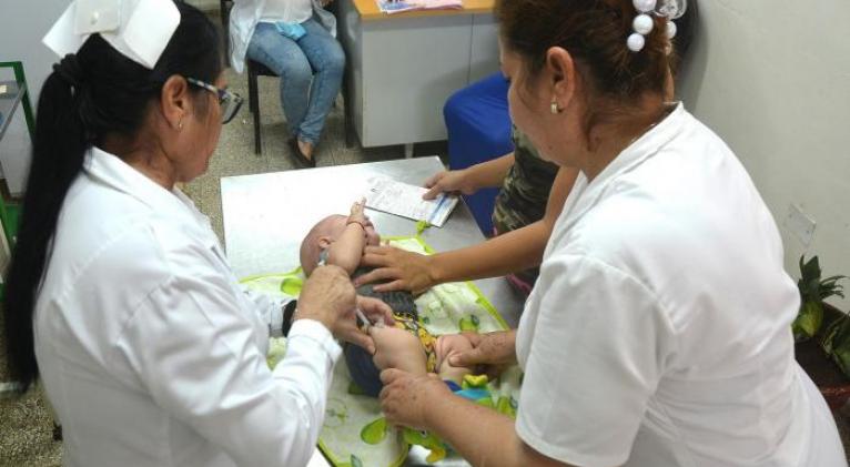 Población pediátrica cubana recibió dosis de vacuna contra neumococo