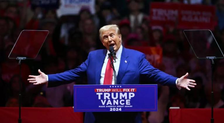 Puerto Rico, una «isla de basura», dicen en mitin de Trump