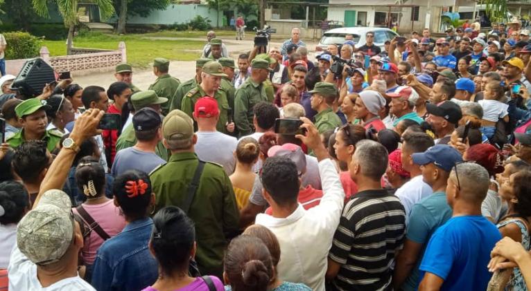 Evalúa Presidente cubano daños por sismos en Pilón