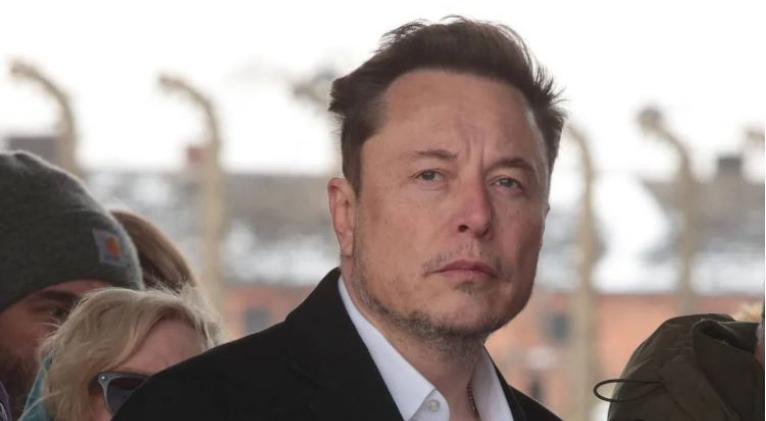 La hija trans de Elon Musk anuncia que se exiliará tras el triunfo de Donald Trump