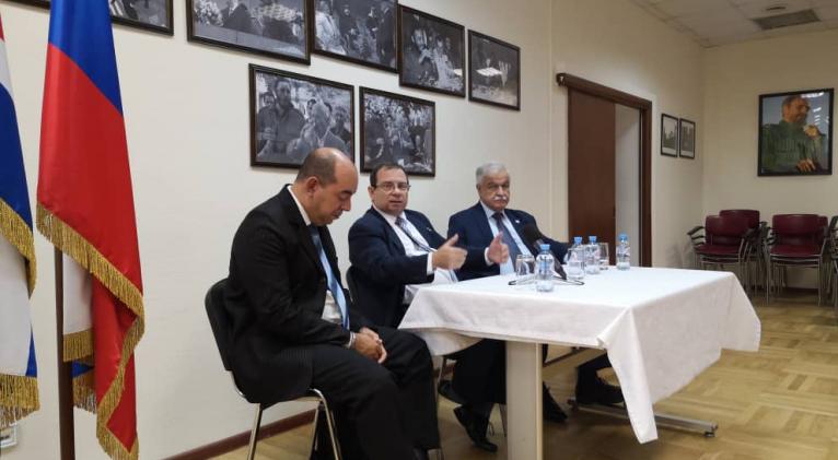 Héroe de Cuba sostiene encuentro con misión estatal en Moscú