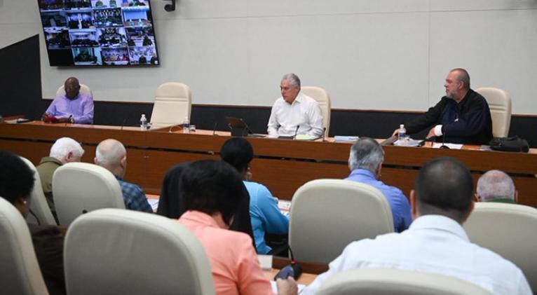 Insta Gobierno cubano a no confiarse ante el paso del ciclón Rafael