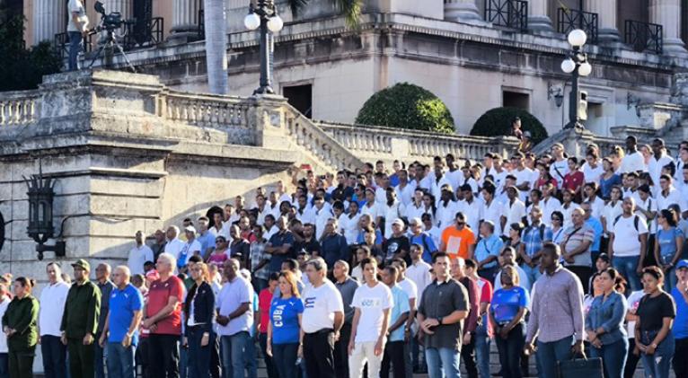 Participa Díaz-Canel en acto por los ocho estudiantes de Medicina