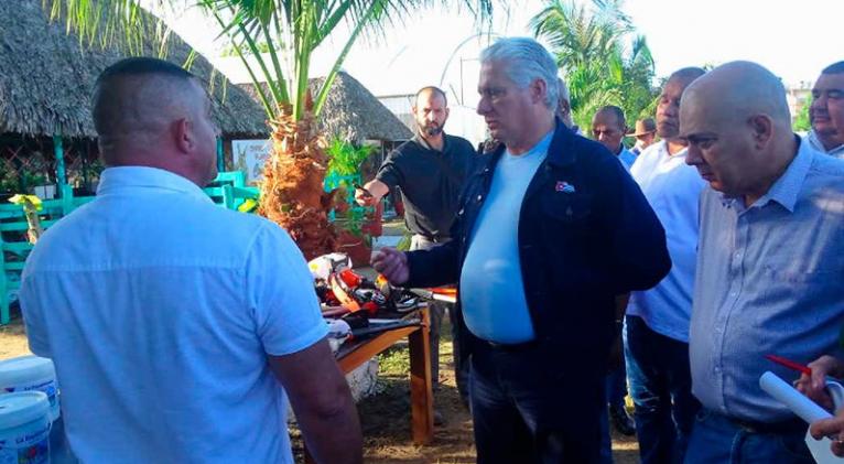 Presidente Díaz-Canel recorre zonas productivas del centro de Cuba