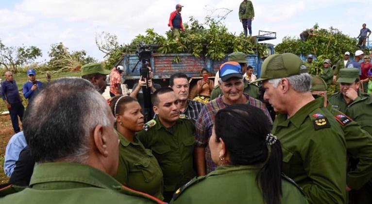 Presidente de Cuba chequea recuperación de zonas afectadas por Rafael ( + FOTOS)
