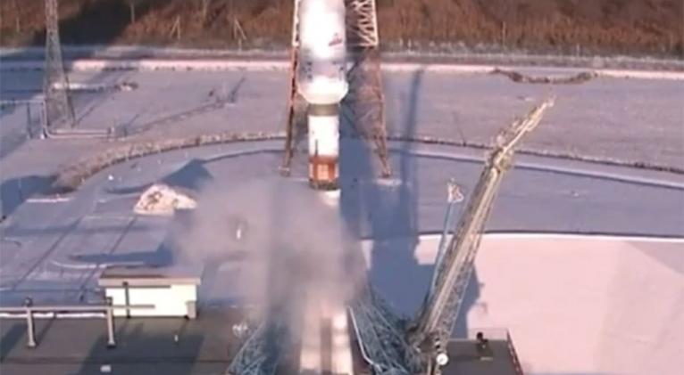 Rusia pone en órbita más de 50 satélites con un cohete Soyuz