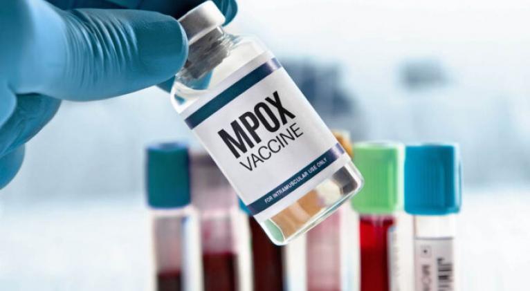 La OMS distribuye 900 000 dosis de vacunas contra la mpox a nueve países africanos