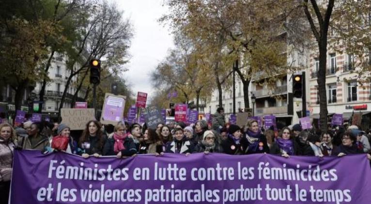 Francia: cientos de organizaciones protestan contra la violencia de género