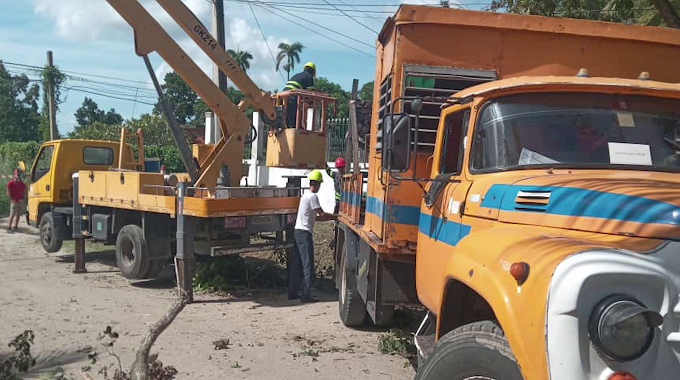 Eléctricos de Las Tunas apoyan recuperación en Artemisa