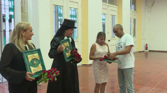 Condecoraron en Las Tunas a ilusionistas en el Festival Internacional de Magia Ánfora 2024