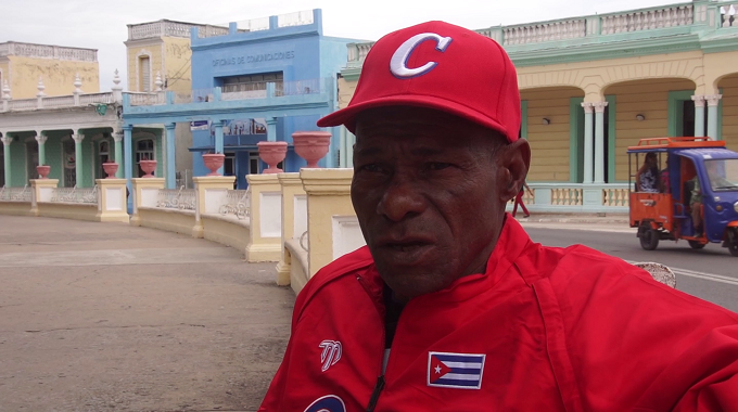 Hermidelio Urrutia: Fidel es mi segundo padre