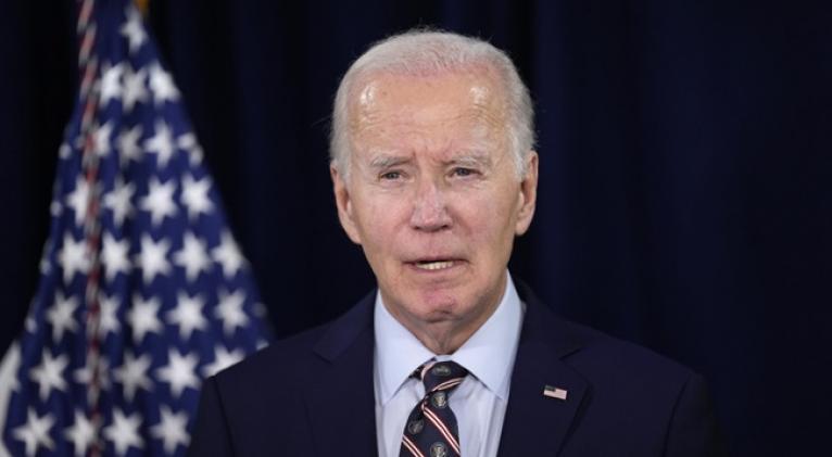 Biden anuncia casi 2.500 millones de dólares en ayuda militar para Ucrania