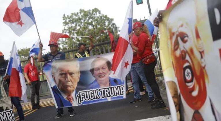 Sindicatos de Panamá protestan frente la embajada de EE.UU. contra Trump