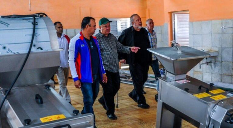 Insta primer ministro de Cuba a incrementar producción de alimentos