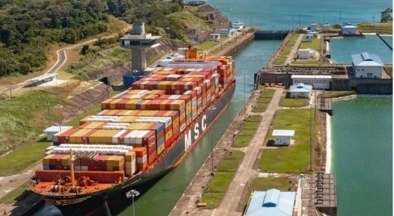 El canal «seguirá» en manos de Panamá, responde secretario de la OMI a Trump
