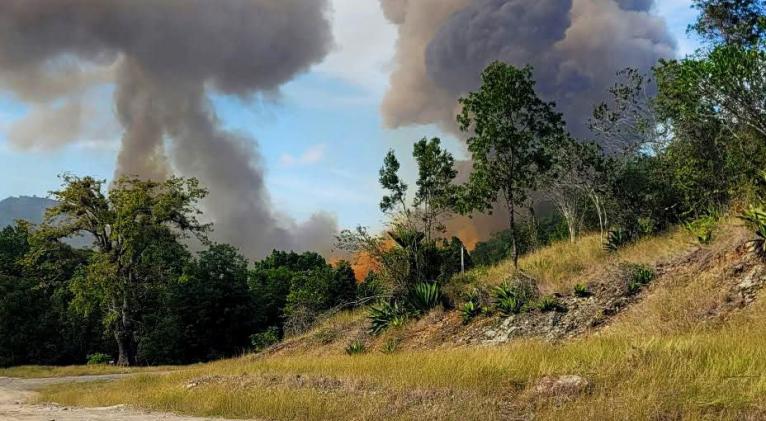 Lamenta Díaz-Canel incendio en almacén de las FAR en Holguín