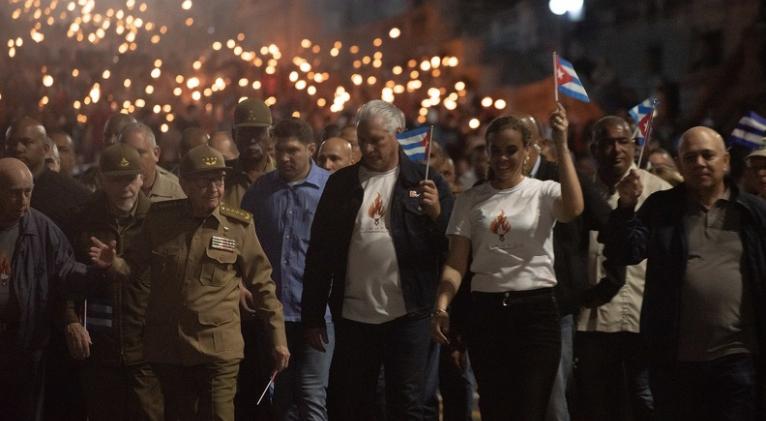 Lideran Raúl Castro y Díaz–Canel tributo a Héroe Nacional de Cuba