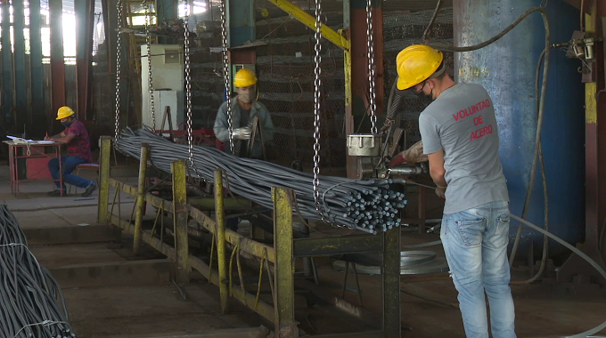 Analizan presupuesto en la Empresa de Aceros Inoxidables Acinox #LasTunas