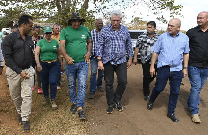 Continúa Díaz-Canel recorridos por municipios en Ciego de Ávila