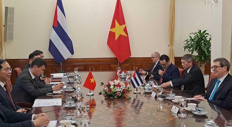 Canciller de Cuba pondera resultados de visita oficial a Vietnam