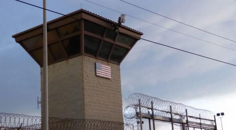 Piden en Los Ángeles cierre de prisión de EEUU en Guantánamo