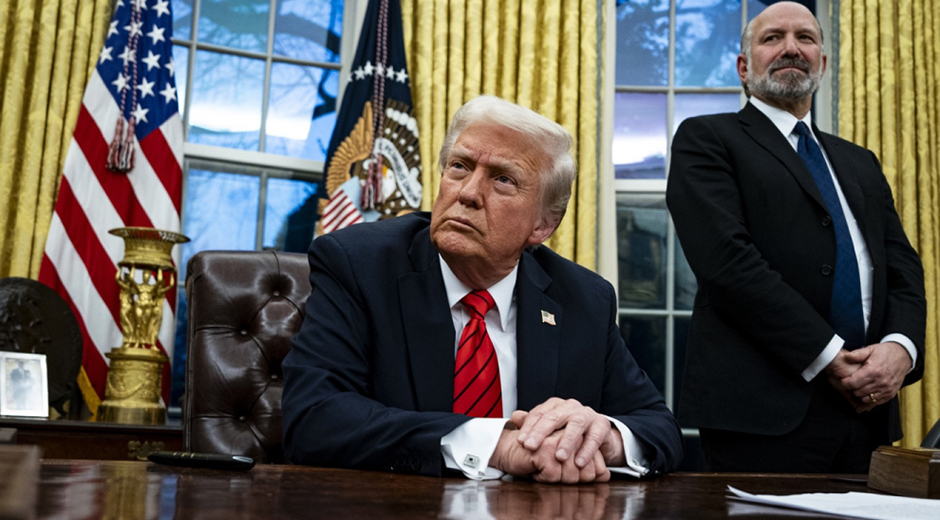 Trump firma orden que pone fin a prestaciones federales para algunos inmigrantes