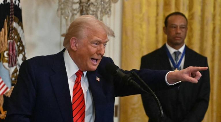 Trump amenaza con demandar a medios que usen fuentes anónimas para informar