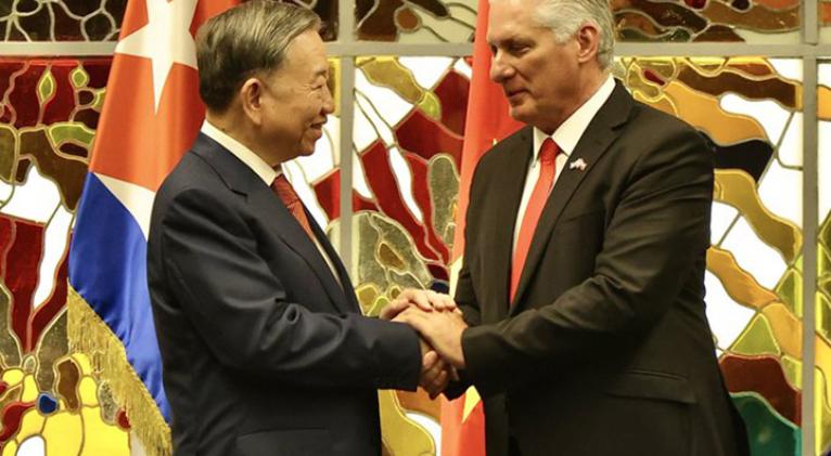 Dialogan líderes de Partidos Comunistas de Cuba y Vietnam
