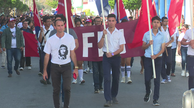 Protagonizan estudiantes, jóvenes y pueblo marcha antiimperialista en Las Tunas