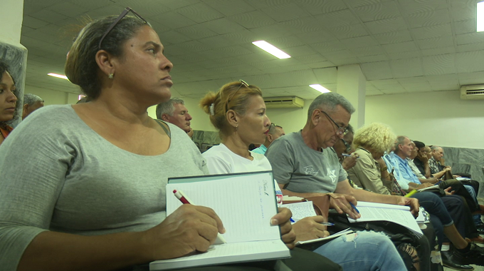 Realizado en Las Tunas balance del trabajo del transporte con la presencia del ministro del sector