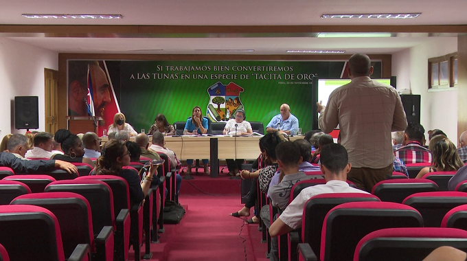 Viceministra de educación evalúa resultados del sector en Las Tunas