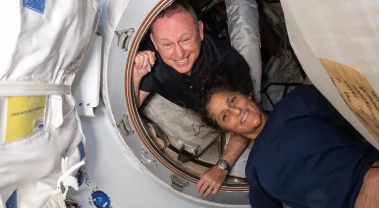 Astronautas de EEUU en Tierra tras 285 días atrapados en el espacio