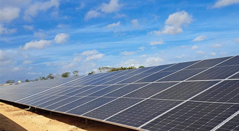 Inauguró vice primer ministro parque solar fotovoltaico en Granma