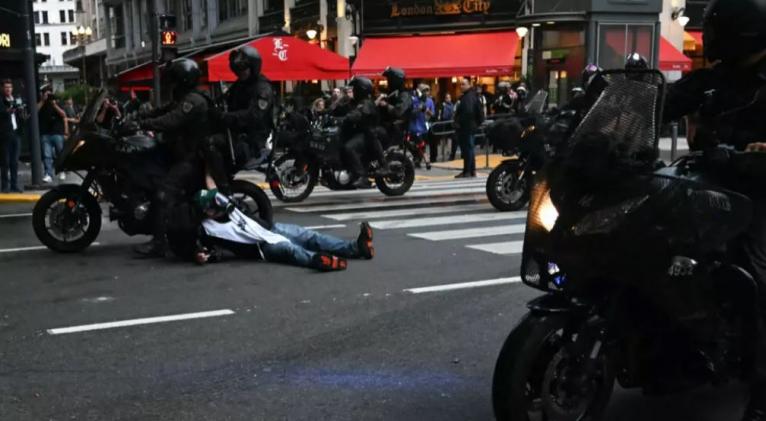 Al menos 20 heridos y más de 100 detenidos tras enfrentamientos con policía en manifestación en Argentina