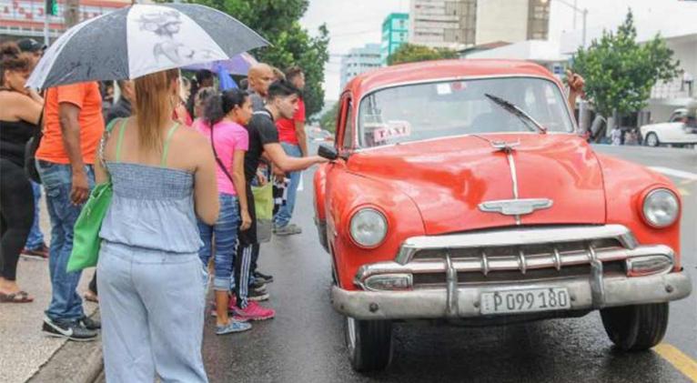 Trabajan en Cuba para reordenar servicios de transporte privados