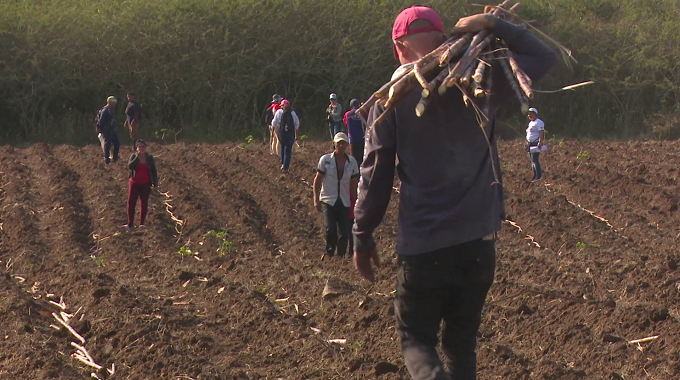 Realizan sindicalistas en Las Tunas convocatoria a las actividades por el 1ro de Mayo