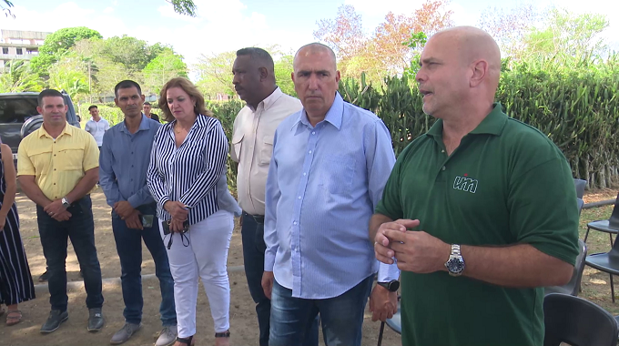 Entregan en Jobabo réplica del Escudo de la Ciudad al Héroe de la República Gerardo Hernández
