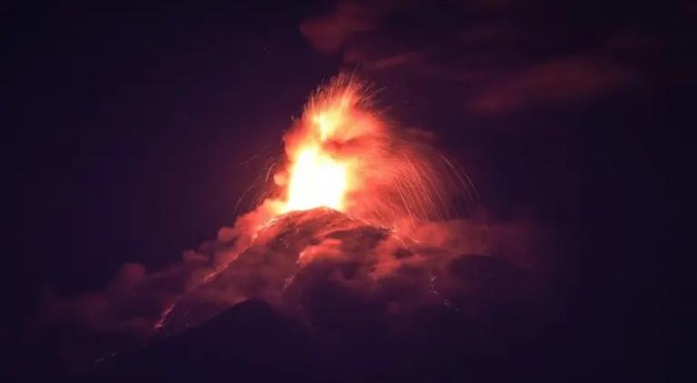 Más de 1.000 evacuados por erupción del volcán de Fuego en Guatemala