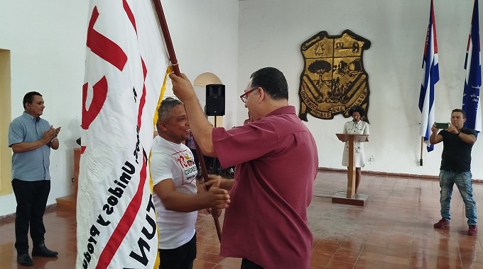 Abanderan delegación de #LasTunas que asistirá al XIII Congreso de la ANAP