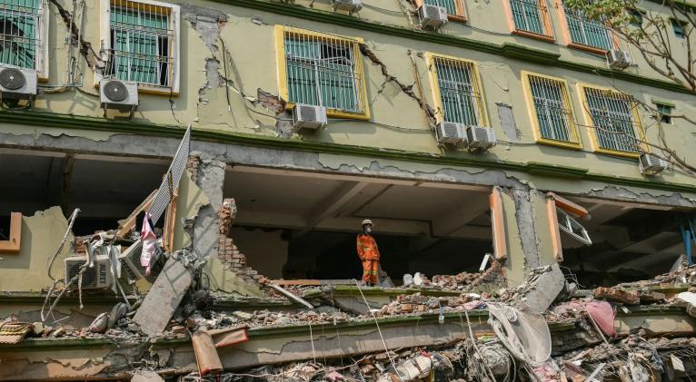 Se eleva a más de 2.700 el número de muertos tras el potente terremoto en Myanmar