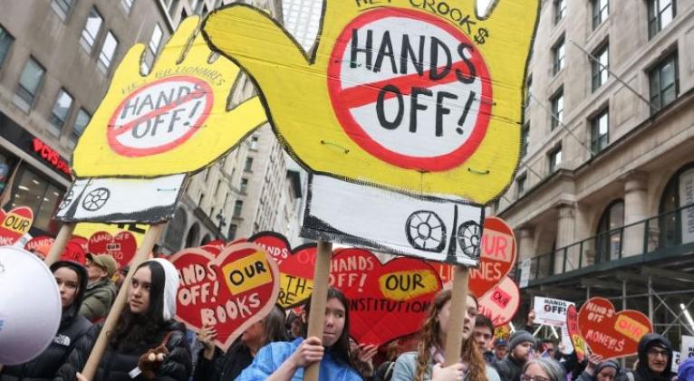 Cientos de manifestantes se vuelcan en ciudades europeas contra Trump