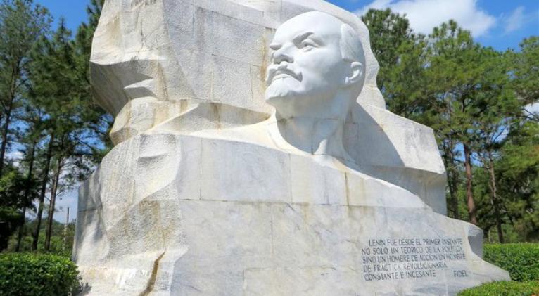 Rinden homenaje a Lenin en Cuba a 155 años de su natalicio