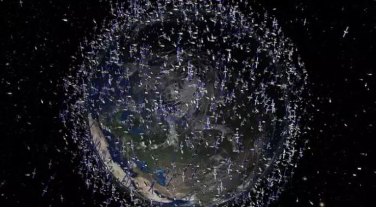 Una nube de desechos espaciales rodea la Tierra