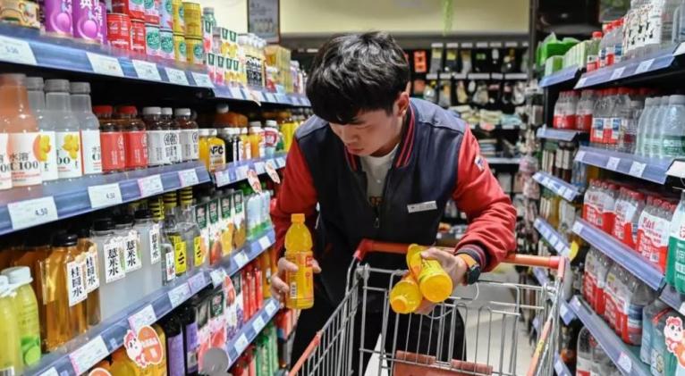China insta a Trump a "dejar de amenazar y chantajear"