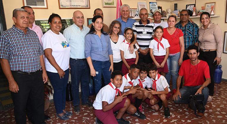Visitó Díaz-Canel proyectos culturales comunitarios en Buey Arriba